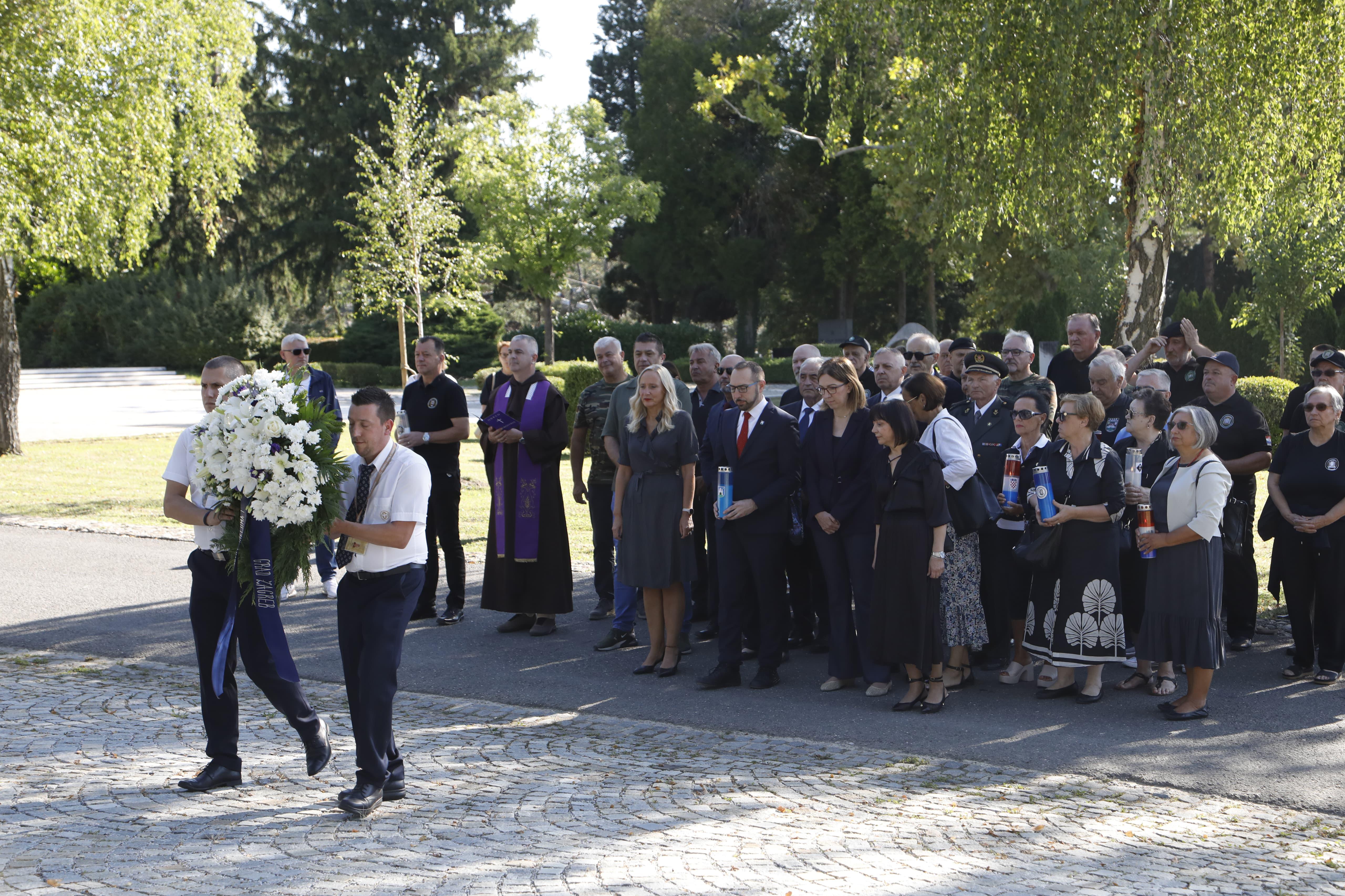 Položeni vijenci u povodu obilježavanja Dana pobjede i domovinske zahvalnosti i Dana hrvatskih branitelja